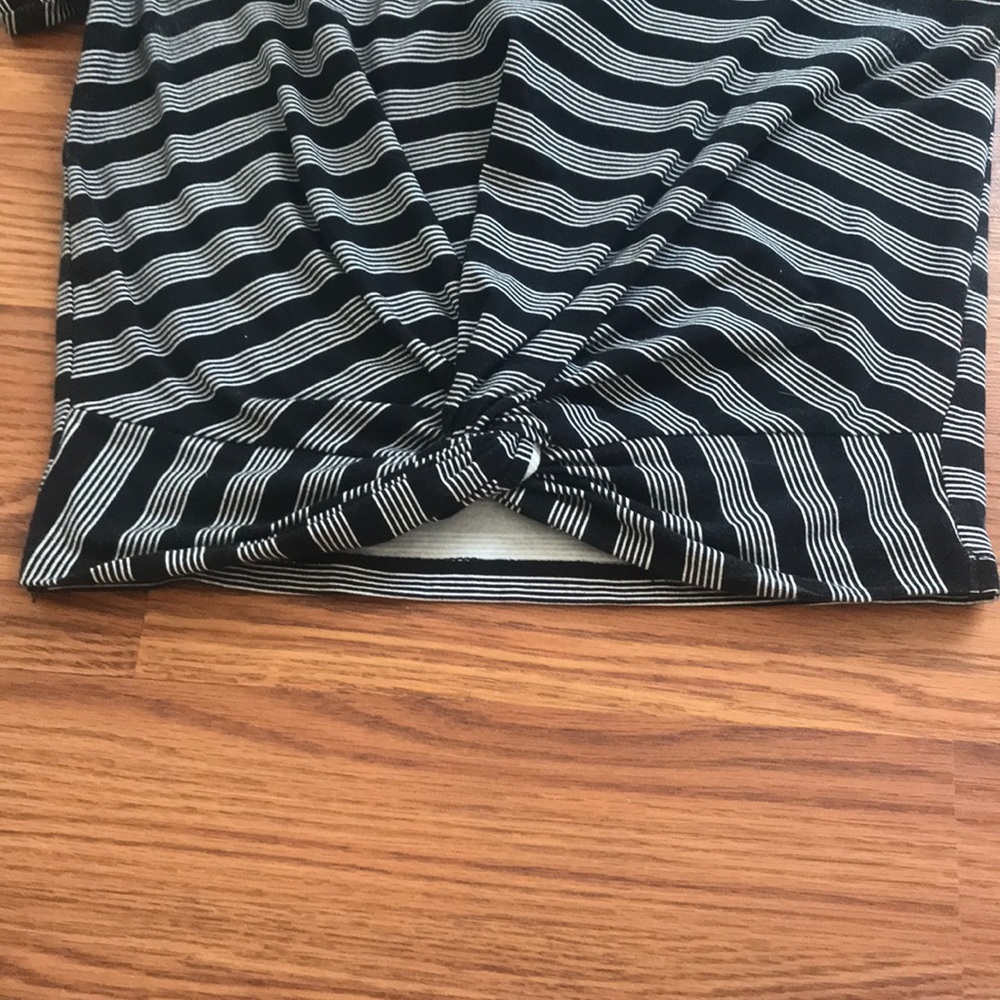 FOREVER 21 TOP - Picture 3 of 4